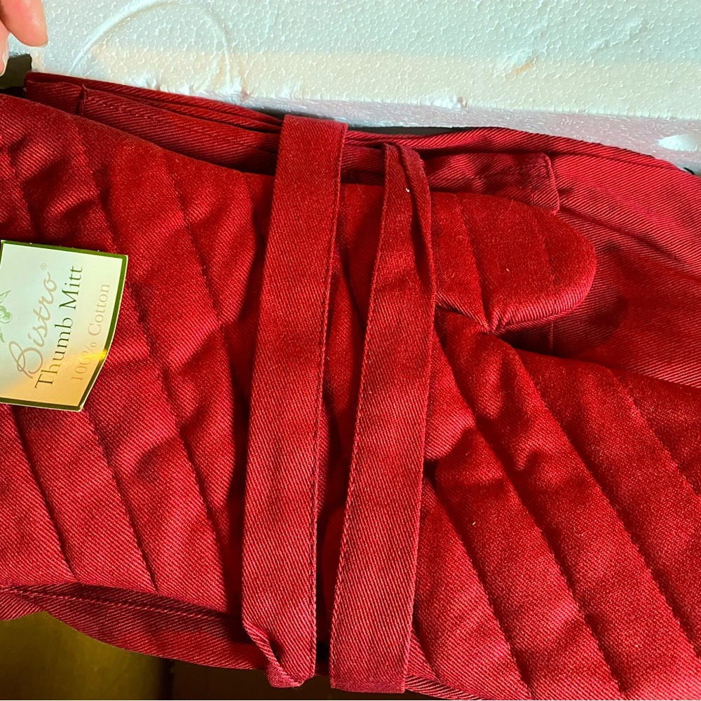 Apron and mit set
